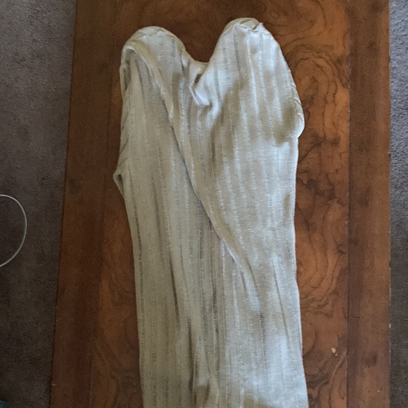 🎁Women’s sweater, tan, size small, very simple design, no closures or buttons - Picture 5 of 5